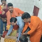*सावन के अंतिम सोमवार पर अदिकार्ना फाउंडेशन ने बांटे 11 किलो लड्डू, शिव भक्तों में हर्ष*