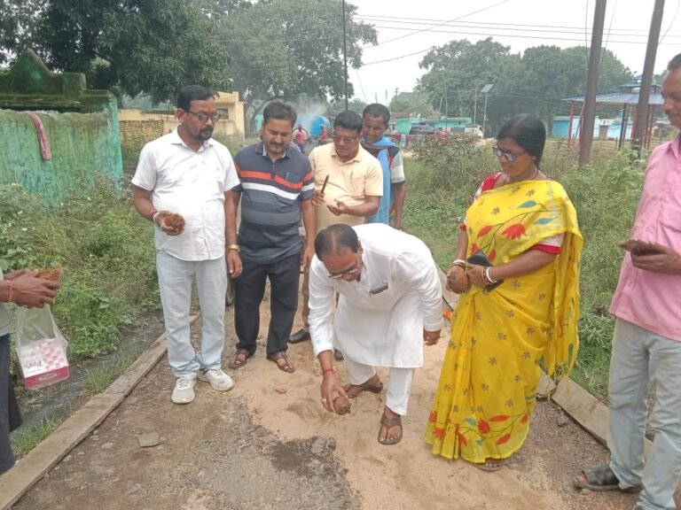 *नए रास्ता के निर्माण कार्य का शुभारंभ किया गया।*