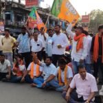 *पश्चिम बंगाल में नेता प्रतिपक्ष सुवेंदु अधिकारी पर हमला, विरोध में नियामतपुर में प्रदर्शन*