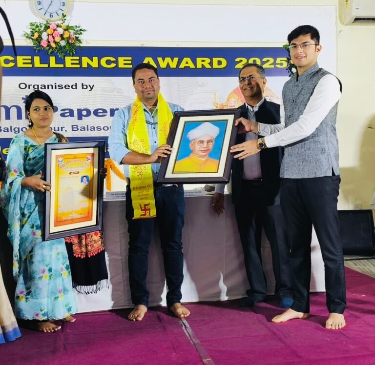 *ریمونا کے اردو ٹیچر شیخ شرف الدین صاحب کو ایمامی پیپر ملز لمیٹڈ کی جانب سے اعزاز سے نوازہ گیا*