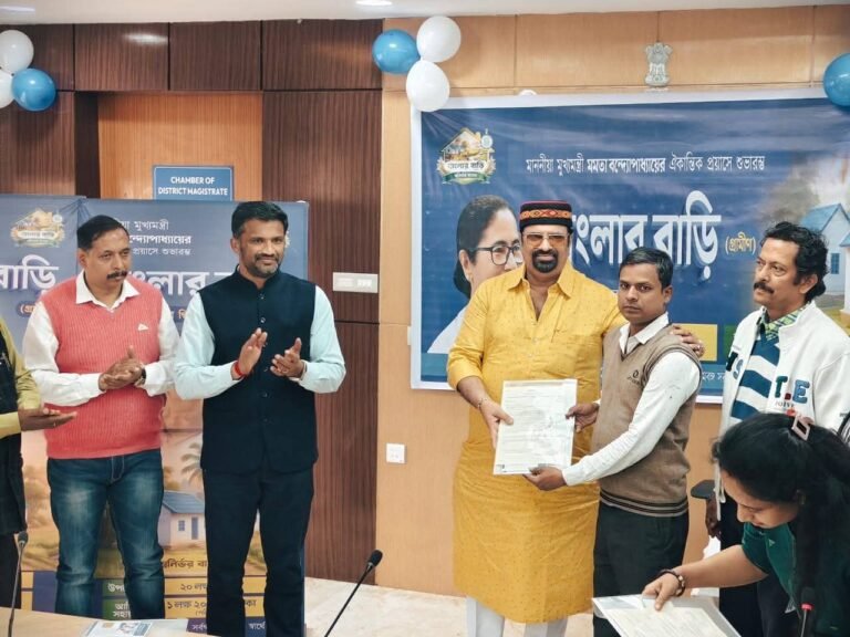 *مغربی بردوان میں ’بنگلار باڑی‘ منصوبے کے تحت تقریب، 32 لاکھ دیہی خاندانوں کو مکانات کی خوشخبری*