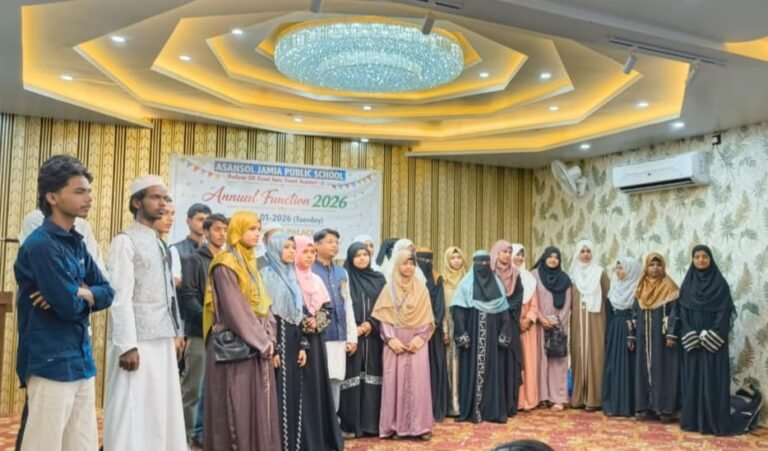 *آسنسول جامعہ پبلک اسکول کا پانچواں رنگا رنگ سالانہ جلسہ*    *ننھے منے طلباء وطالبات نے جمایا رنگ ، مہمانوں نے کی ستائش*