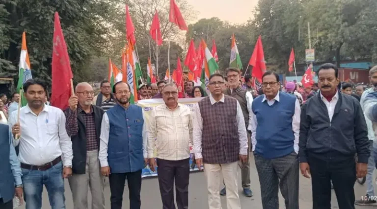 *سیل آئی ایس پی میں مشترکہ ٹریڈ یونینوں کا پُرامن مارچ، مطالبات کے حق میں مزدوروں کی آواز بلند*