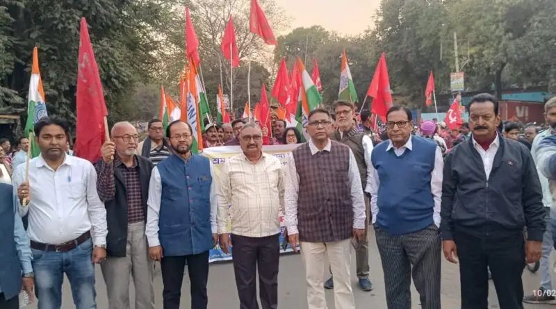 *سیل آئی ایس پی میں مشترکہ ٹریڈ یونینوں کا پُرامن مارچ، مطالبات کے حق میں مزدوروں کی آواز بلند*