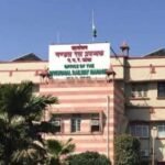 *रेलवे कर्मचारी को रिटायरमेंट के बाद भी तीन महीने तक सैलरी मिलती रही, महिला OS पर चार्ज!*