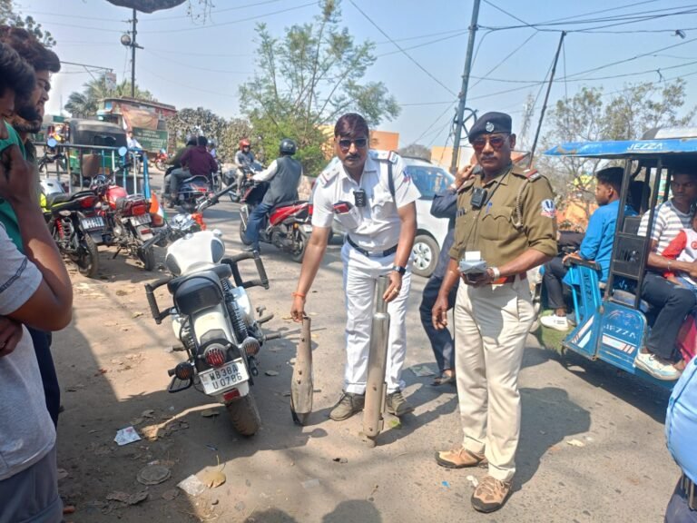 *मॉडीफाइड साइलेंसर के खिलाफ पुरे कुल्टी क्षेत्र मे ट्रैफिक पुलिस का जोरदार अभियान से बुलेट के मंचलो पर ब्रेक.*