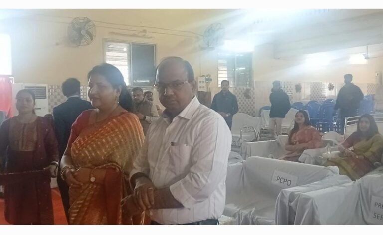 *साउथ ईस्टर्न रेलवे के आद्रा डिवीजन ने थिएटर की लुप्त होती लोक कला को मॉडर्न स्टेज पर दिखाने की पहल की है।*