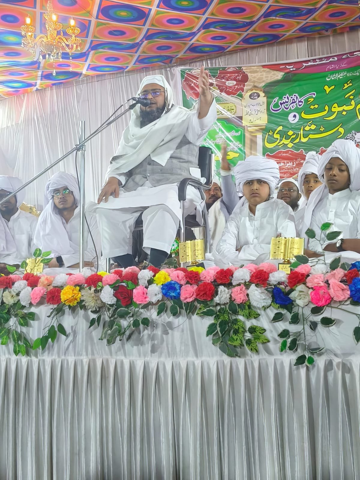 جامعہ مظفریہ شیر تالاب ستلہ گرام آسنسول کے جانب سے بیل تالاب میدان آزاد بستی ریلپار آسنسول میں ایک عظیم الشان تحفظ ختم نبوت کانفرنس و دستار بندی کا انعقاد کیا گیا