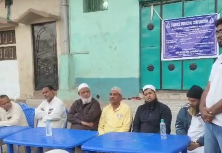 *تبریزعالم بابو اور ارباز ہاشم کی کوششیں ہوئیں کامیاب*    *وارڈ28 میں 125 عدد ایل ای ڈی لائٹ لگانے کا کام ہوا شروع*