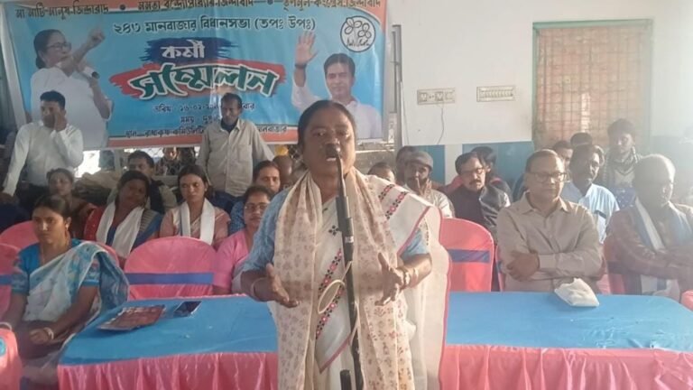 मानबाजार ब्लॉक 1 तृणमूल की ओर से तृणमूल कांग्रेस कार्यकर्ताओं और समर्थकों की आयोजित एक कार्यकर्ता सम्मेलन