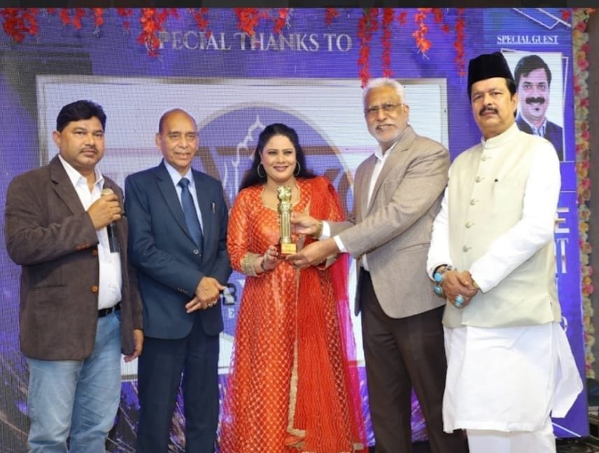 *شاعری کی دنیا میں چمکا نام: صبا عزیز “بھارت رتن ایوارڈ” سے سرفراز*