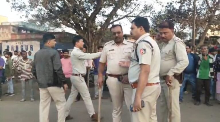 *نعمت پور میں امبیڈکر مجسمہ کو لے کر بی جے پی اور ترنمول کارکنان میں جھڑپ، بھاری پولیس تعینات*