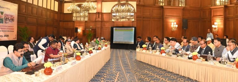 *खड़गपुर एवं आद्रा मंडल की मंडलीय समिति के माननीय सांसदों की दक्षिण पूर्व रेलवे के महाप्रबंधक के साथ बैठक*