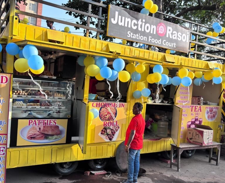 *FOOD ON WHEELS FOR RAIL PASSENGERS: ASANSOL DIVISION LAUNCHES MOBILE FOOD VANS*
