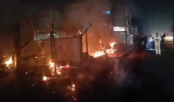 *جموڑیا میں خوفناک آتش زدگی، 8 سے 10 دکانیں جل کر خاکستر*