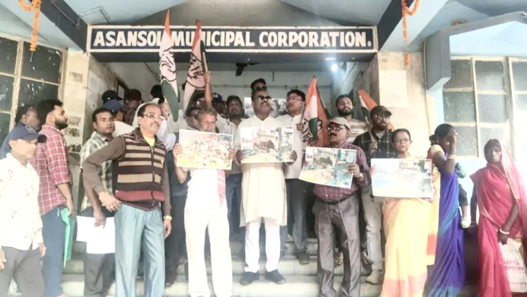 *آشا اور صفائی کارکنوں کے مطالبات کی حمایت میں کُلٹی بلاک کانگریس کا آسنسول میونسپل کارپوریشن دفتر کے سامنے احتجاج*