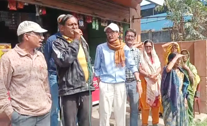 *پلاش بگان ڈیپو پاڑہ پوسٹ آفس بند کرنے کے فیصلے کے خلاف مقامی باشندوں کا احتجاج، خدمات بحال کرنے کا مطالبہ*