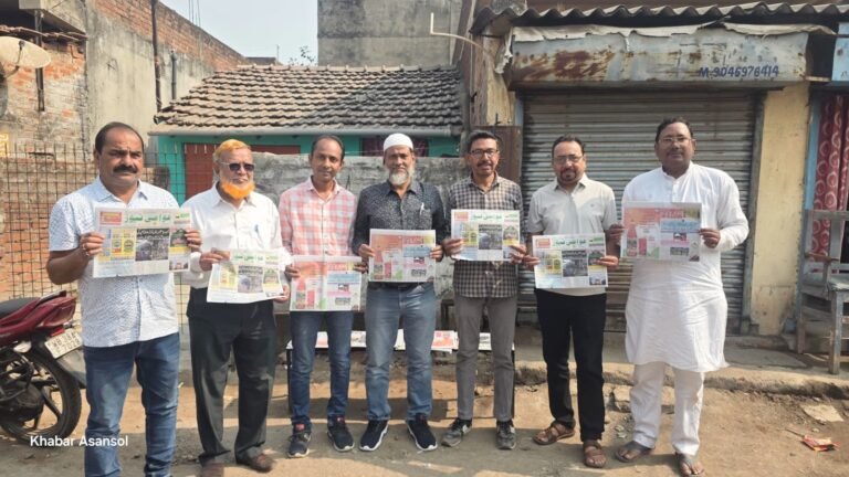 *عالمی یومِ مادری زبان کے موقع پر رحمت نگر میں یوتھ کمیٹی کا اخبار فروشی پروگرام*