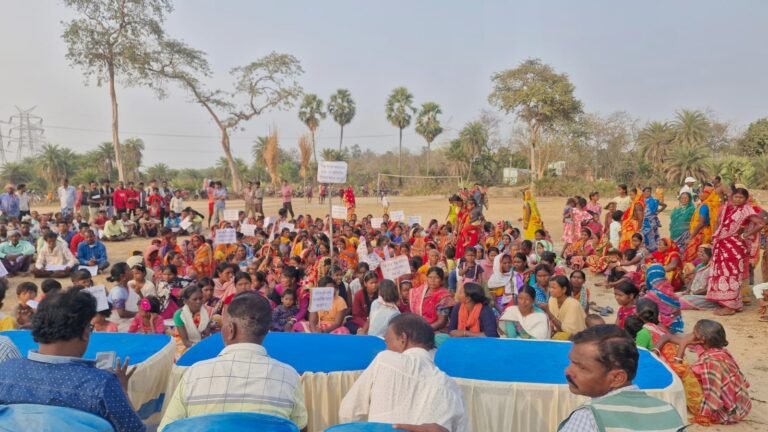 *सड़क निर्माण के दौरान, टूटी पाइप लाइन, परेशान लोगों ने किया सड़क जाम*