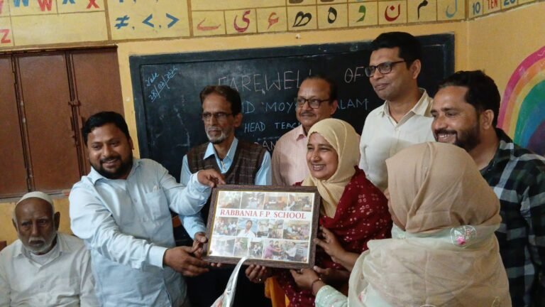 *ہیڈ ٹیچر محمد معیز عالم ملازمت سے سبکدوش سادہ مگر پروقارالوداعیہ  تقریب کاکیا گیا اہتمام*