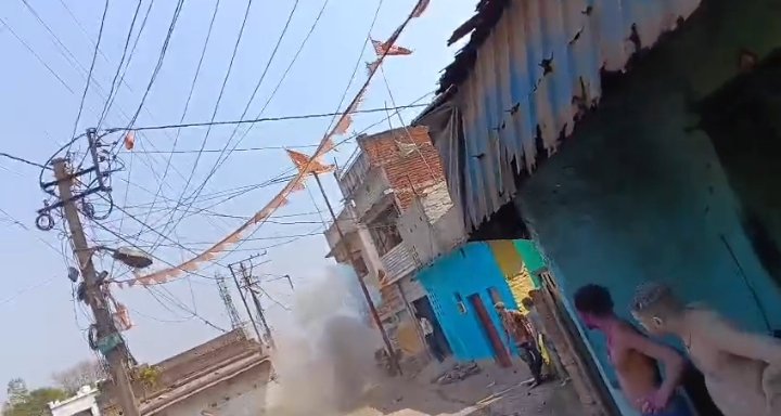 *होली के मौके पर कुल्टी विधानसभा के बराकर करीम डंगाल में हिंसा, बमबाजी और फायरिंग से दहला इलाका*