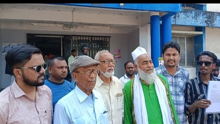 *People Submit Deputation at SDO Office Over Names Under Adjudication in SIR*