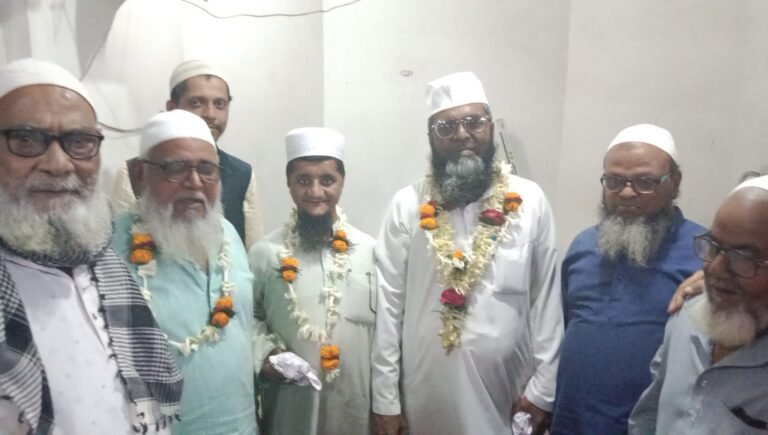 *बराकर अकबरी मस्जिद में 15वें रोज़े पर मुकम्मल हुई तरावीह, कारी जमाल ने पढ़ाई तरावीह*