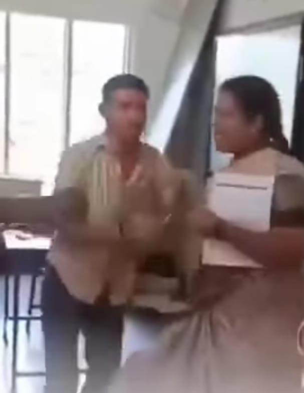 “जहां गुरु का सम्मान मरता है, वहां समाज की जड़ें सूख जाती हैं।”