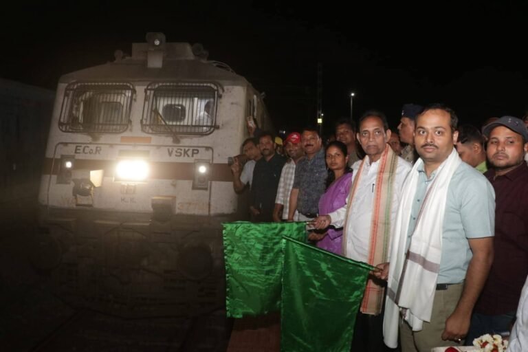newly granted stoppage of Train no 18477/78 ( Puri- Yognagri Hrishikesh – Puri Utkal Express) at Rakhamiñes station on 07th March 2026.