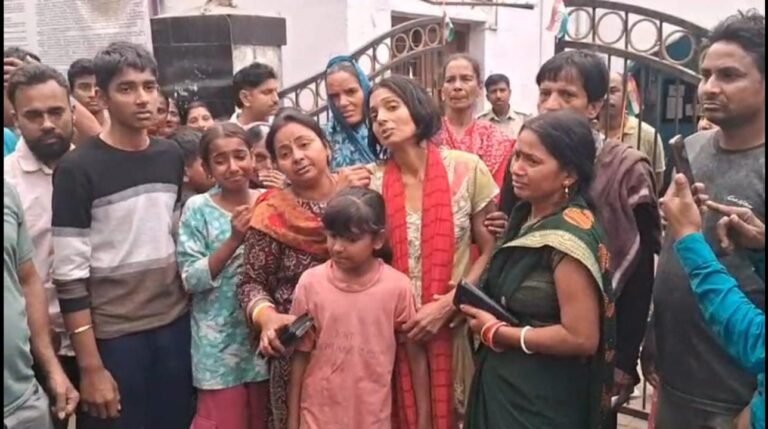 ​ *होली के दिन हुई मारपीट में घायल युवक की मौत, कुल्टी थाने के सामने शव रखकर परिजनों का जोरदार प्रदर्शन*