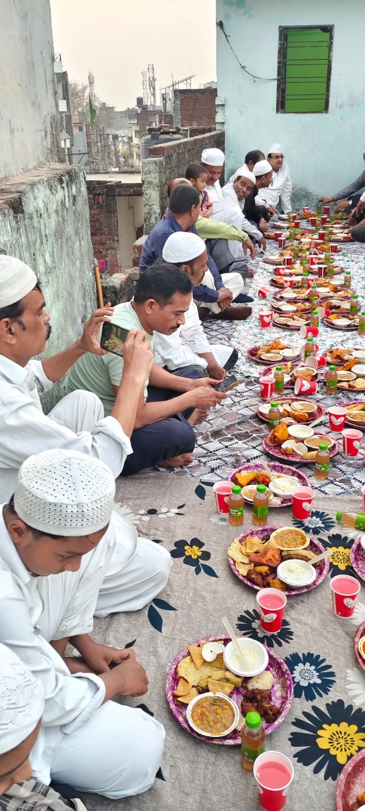 *انڈین جرنلسٹ ایسوسی ایشن نے بھائی چارے اور اتحاد کا پیغام دیتے ہوئے روز افطار کا اہتمام کیا۔*