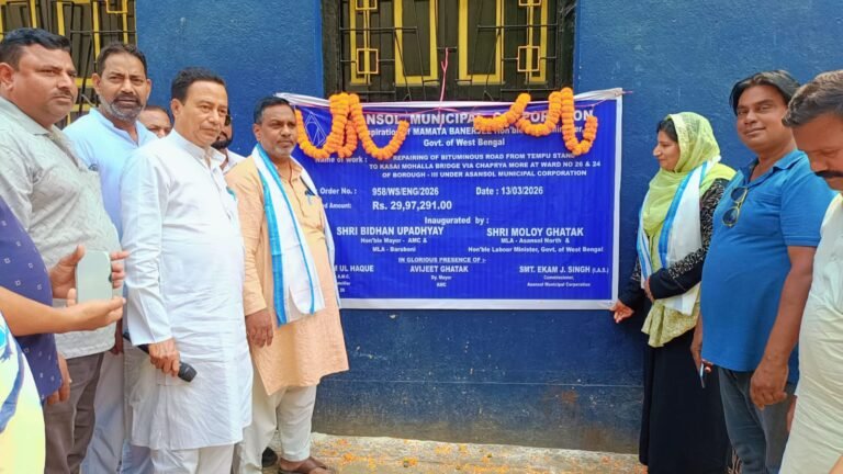 *آٹو اسٹینڈ سے قریشی محلہ پل تک خستہ حال سڑک کی ہوگی مرمت*    *ڈپٹی مئیر نے کدال چلاکر مرمت کا کیا اغاز،29 لاکھ روپئے مختص*