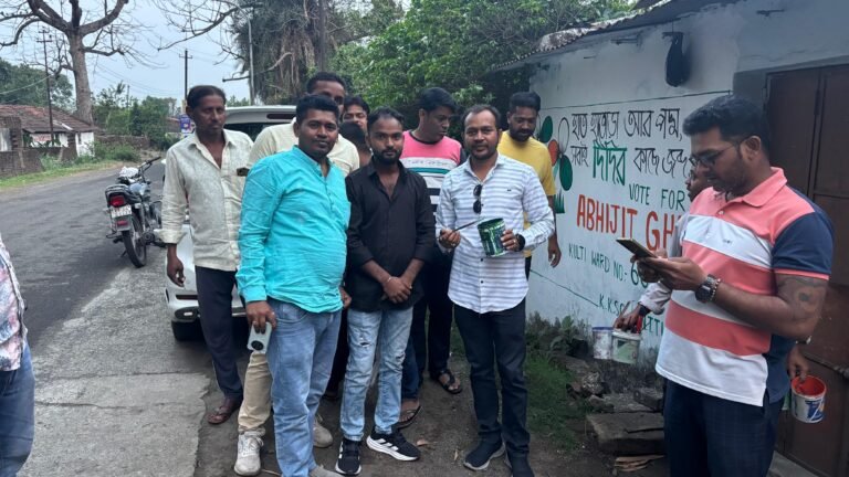 विश्व चुनाव में प्रत्याशी का नाम आते ही तृणमूल कांग्रेस द्वारा दीवार लेखन शुरू।