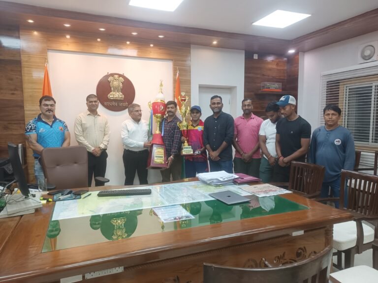 *आसनसोल मंडल को फुटबॉल एवं भारोत्तोलन में दोहरी सफलता*  *डीएसए फुटबॉल टीम ने जीता आसनसोल गोल्ड कप 2026; भारोत्तोलन टीम बनी जिला चैंपियन*