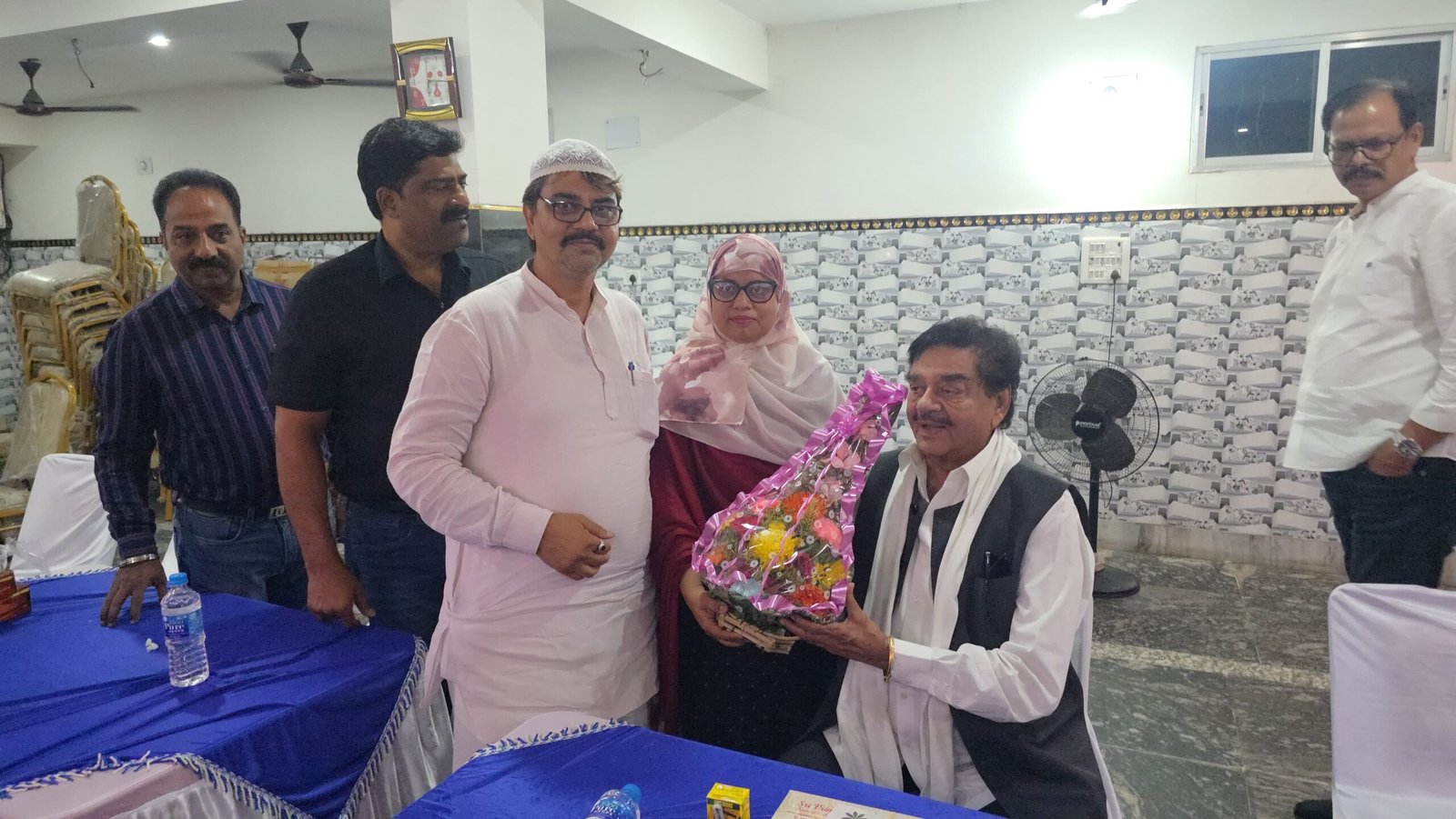 *वार्ड संख्या 98 में पार्षद कहकशां रेयाज की ओर से इफ्तार पार्टी का आयोजन, कई गणमान्य लोग रहे मौजूद*