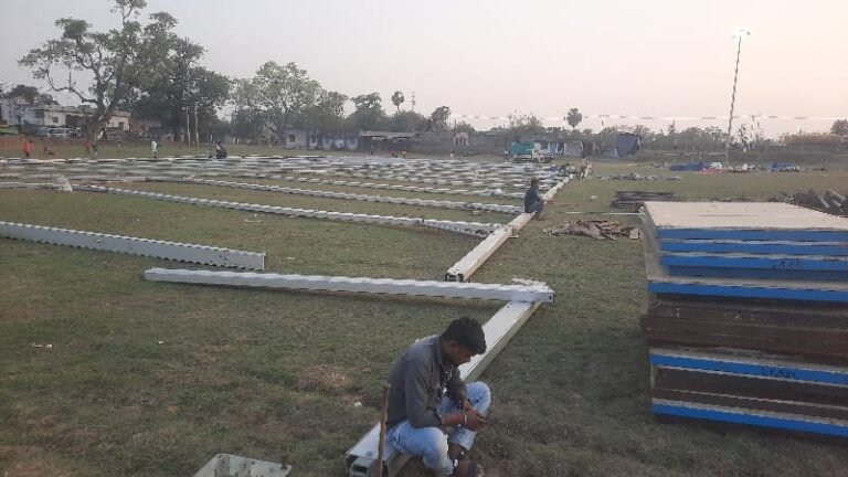 मुख्यमंत्री ममता बनर्जी के आगमन को देखते हुए जोरों से तैयारी की जा रही है।