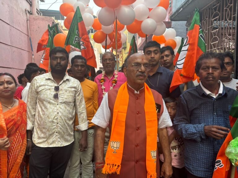 कुल्टी विधानसभा से भाजपा प्रार्थी डाक्टर अजय पोद्दार बराकर के वार्ड 67 के लखियाबाद, दास पाड़ा, हॉस्पिटल रोड, फाड़ी रोड, मे सघन प्रचार चलाया घर घर जाकर माताओ से लिया आशीर्वाद,