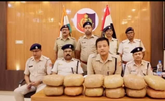 खड़गपुर स्टेशन पर बड़ी कार्रवाई 13 किलो गांजा के साथ बिहार का युवक गिरफ्तार।