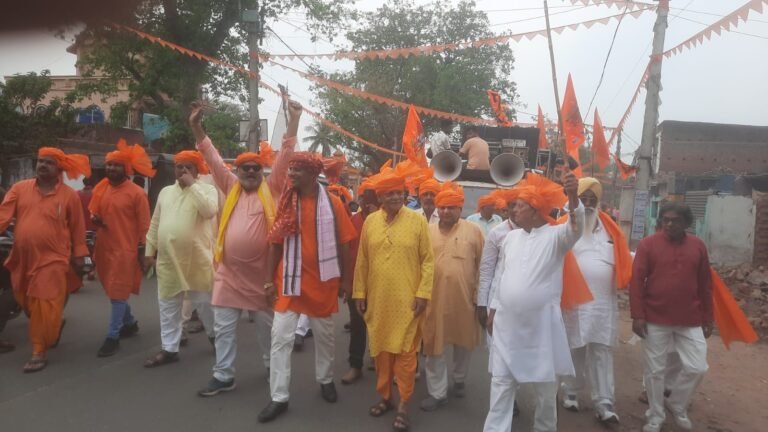 पारबेलिया कोलियरी रामनवमी कमिटी की ओर से शुक्रवार की संध्या रामनवमी पर अखाड़ा निकाला गया। जिसमें हजारों श्रद्धालुओं ने भाग लिया।