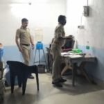 चुनाव से पहले रूपनारायणपुर चौकी को बड़ी कामयाबी मिली है। रूपनारायणपुर चौकी की पुलिस ने नाका सर्च के दौरान भारी मात्रा में गैर-कानूनी शराब जब्त की है।