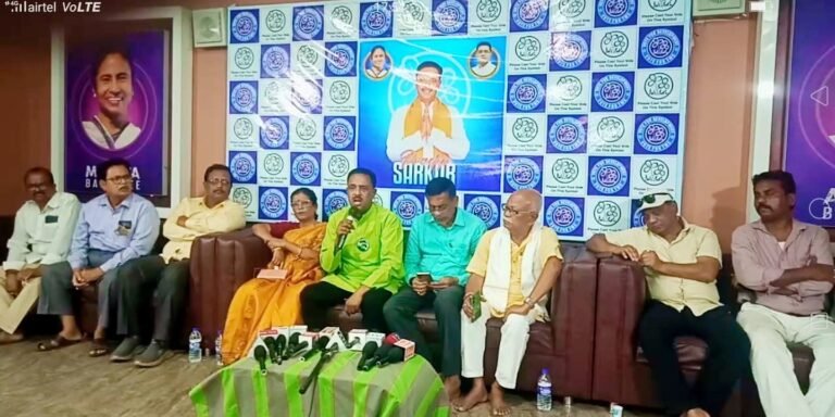 खड़गपुर सदर में ‘भूमिपुत्र बनाम बाहरी’ की जंग तेज, प्रदीप सरकार का भाजपा पर तीखा हमला!