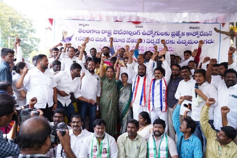 *آؤٹ سورسنگ ملازمین کے لئے کارپوریشن کے قیام کا مطالبہ*  *مسائل کی عدم یکسوئی پراحتجاج میں شدت پیدا کرنے کا انتباہ*