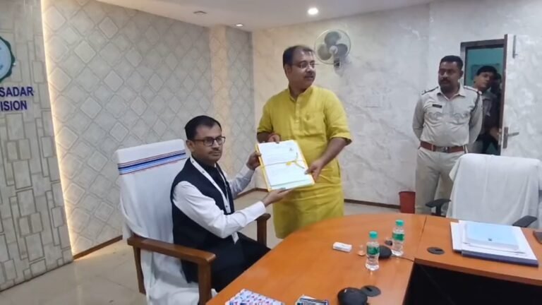 नॉमिनेशन के पहले दिन भाजपा उम्मीदवार ने भरा पर्चा, विकास के मुद्दों पर चुनाव प्रचार का किया ऐलान