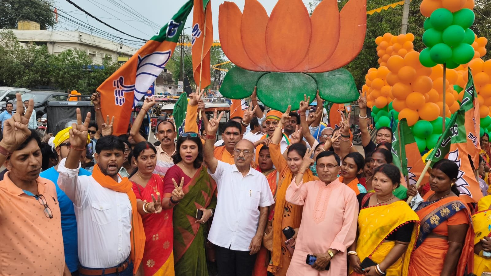 कुल्टी में भाजपा उम्मीदवार डॉ अजय कुमार पोद्दार की रैली।