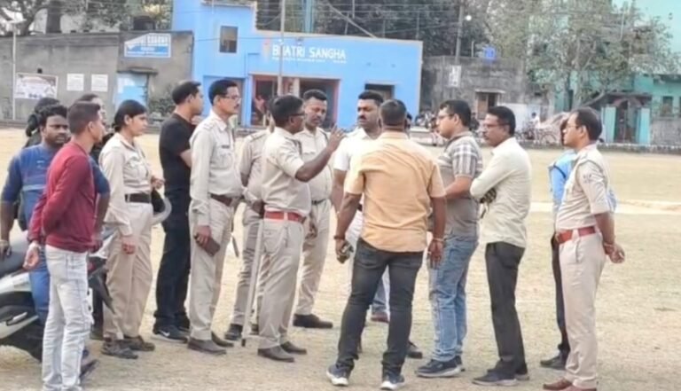 *درگاپور کے چین میدان میں کرکٹ میچ کے دوران ہنگامہ، دو خاتون پولیس اہلکار زخمی*