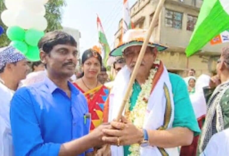 *پانڈیشور میں بی جے پی کو بڑا جھٹکا، بوتھ صدر سمیت کئی کارکن ترنمول کانگریس میں شامل*