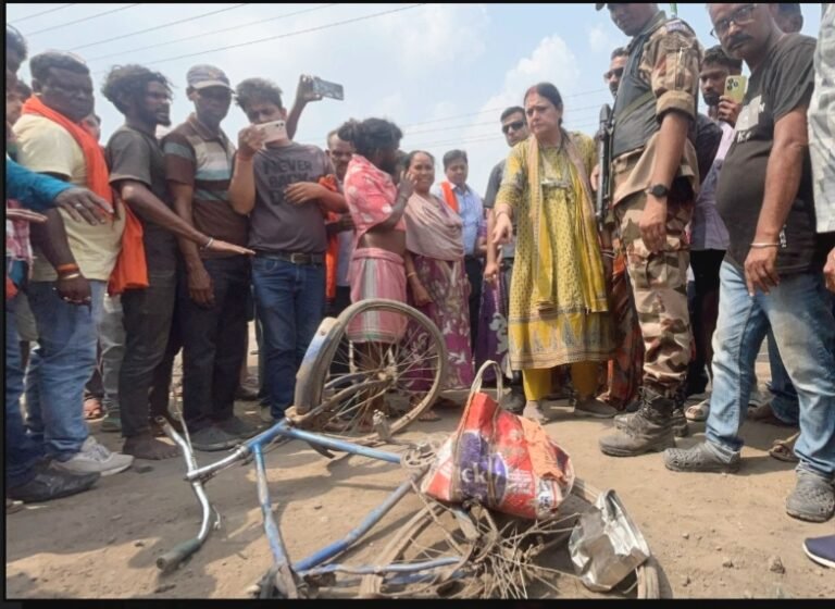 *رانی گنج میں ڈمپر کی زد میں آکر مزدور ہلاک، مشتعل دیہاتیوں نے کئی ٹرکوں کو نذرِ آتش کر دیا*