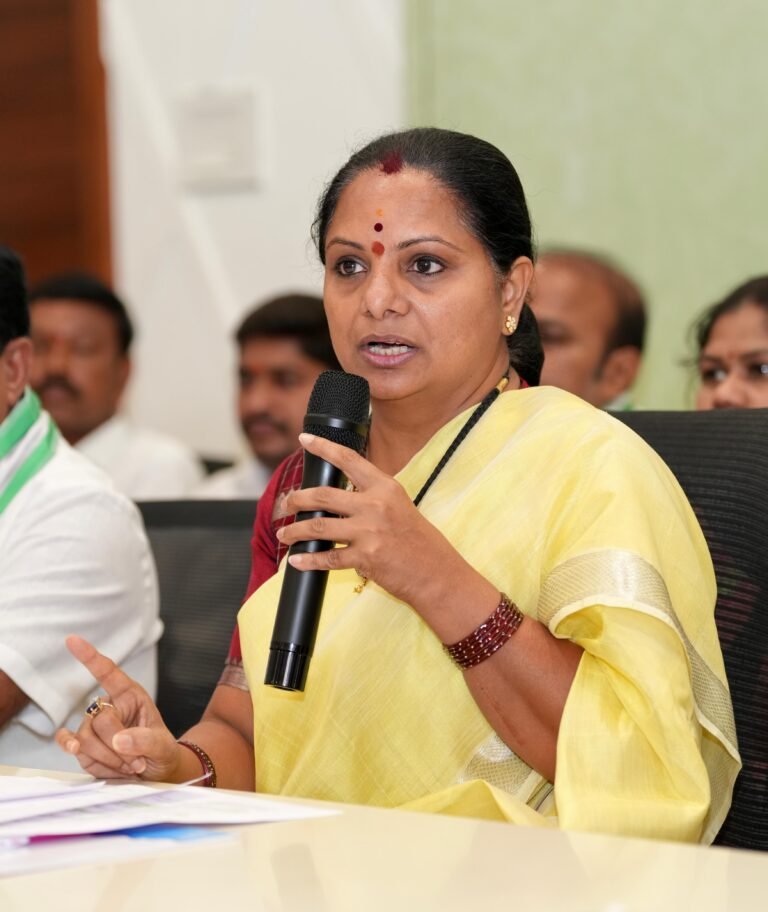 *خانگی اسکولوں میں فیس میں بھاری اضافہ پر شدید تشویش کا اظہار*   *ریاستی حکومت فی الفور فیس ریگولیشن قانون نافذ کرے بصورت دیگر شدید احتجاج منظم کرنے کا انتباہ : کے کویتا*