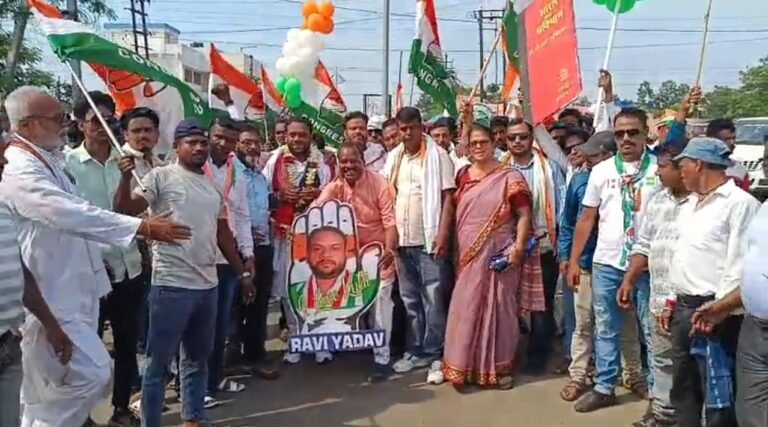 कुल्टी में शक्ति प्रदर्शन: कांग्रेस नेता रवि यादव ने दाखिल किया नामांकन, 'कुल्टी की आवाज बनकर लड़ेगा चुनाव' बलतोड़िया से खुले जीप पर सवार होकर निकले जुलूस, सैकड़ों समर्थकों ने लगाए 'रवि यादव जिंदाबाद' के नारे