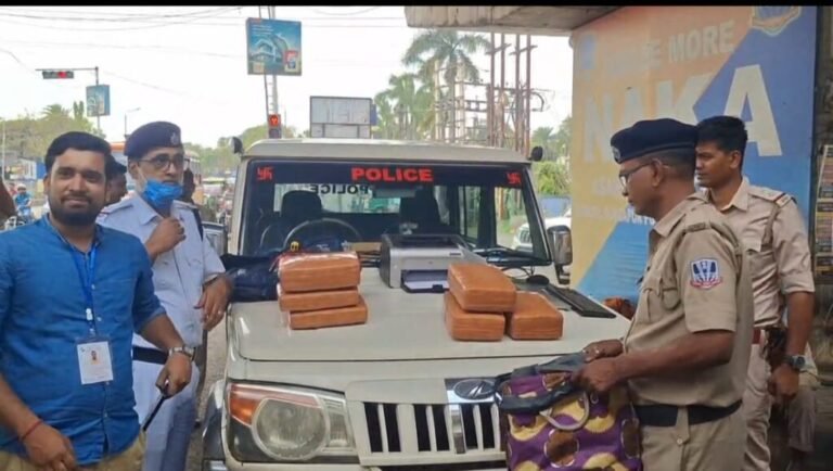 *آسنسول میں ناکہ چیکنگ کے دوران بس سے 22 کلو 300 گرام گانجا برآمد، کوئی گرفتاری نہیں*